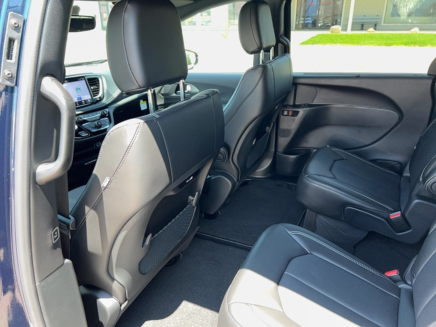 2025 Chrysler Pacifica Select - Photo 11