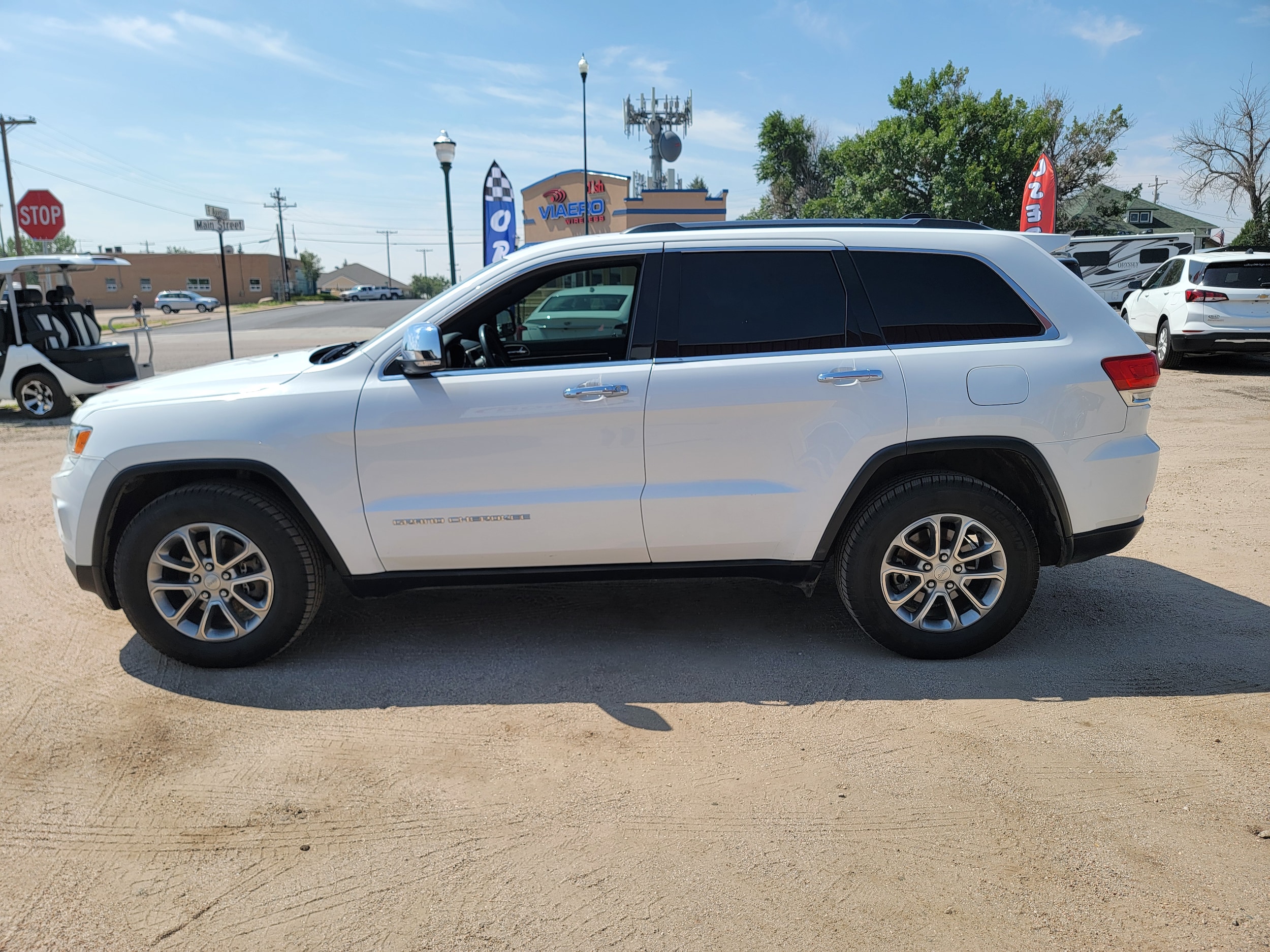 Used 2016 Jeep Grand Cherokee Limited with VIN 1C4RJFBG3GC354363 for sale in Colby, KS