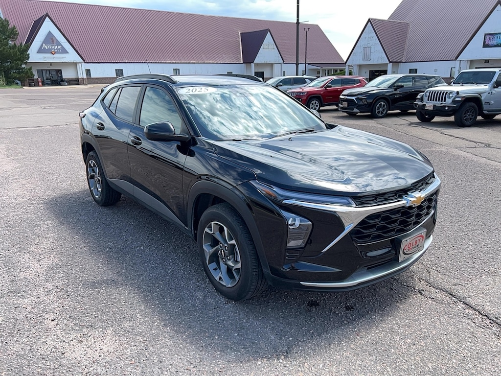 Used 2025 Chevrolet Trax LT SUV