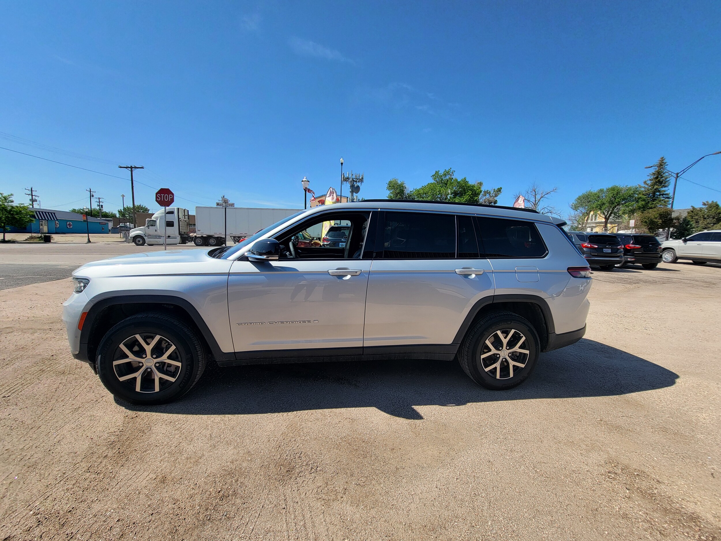 2024 Jeep Grand Cherokee Limited photo 4