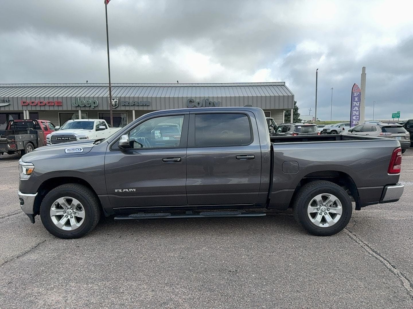 2024 RAM Ram 1500 Pickup Laramie's photo