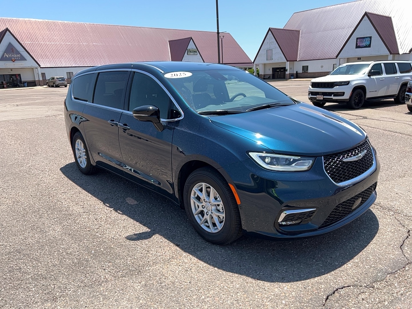 2025 Chrysler Pacifica Select - Photo 3
