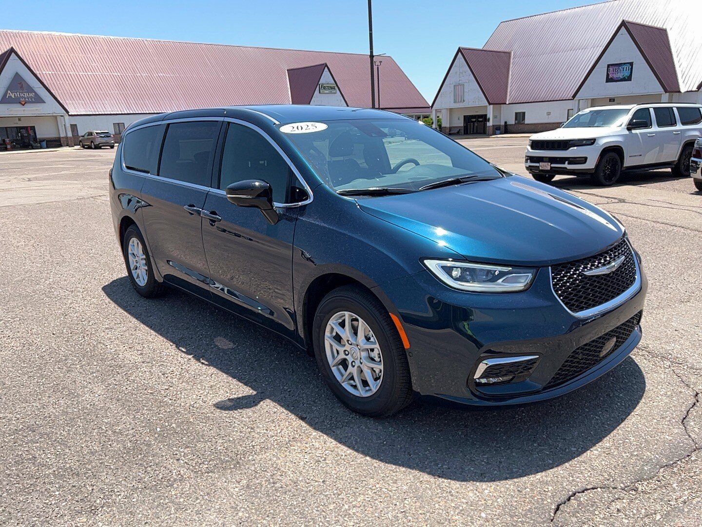 2025 Chrysler Pacifica photo 4