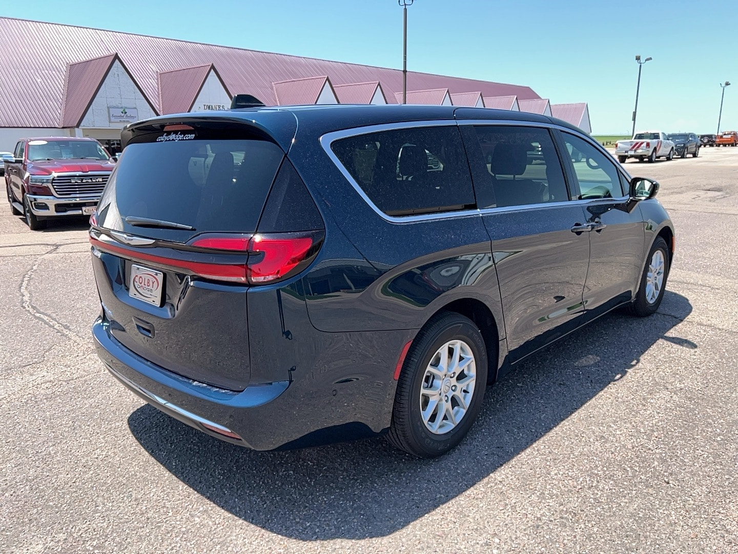 2025 Chrysler Pacifica Select - Photo 5