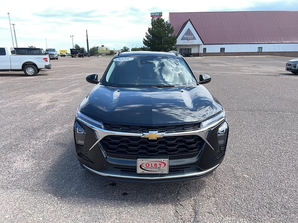Used 2025 Chevrolet Trax LT SUV