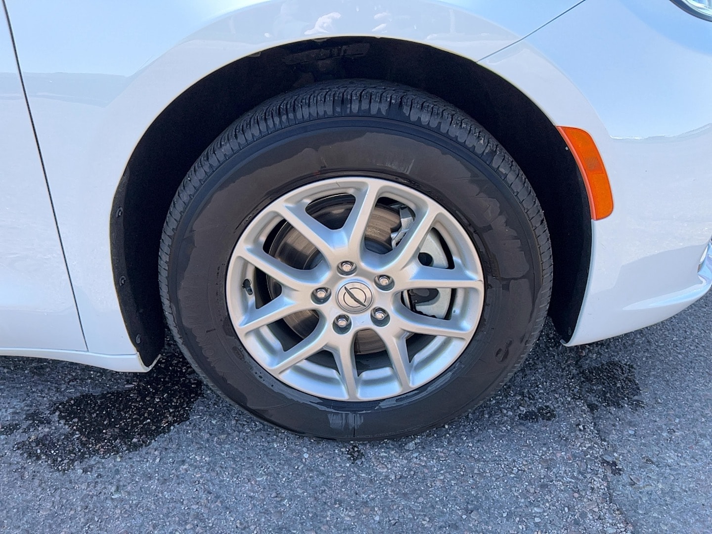 2024 Chrysler Pacifica Touring L - Photo 11
