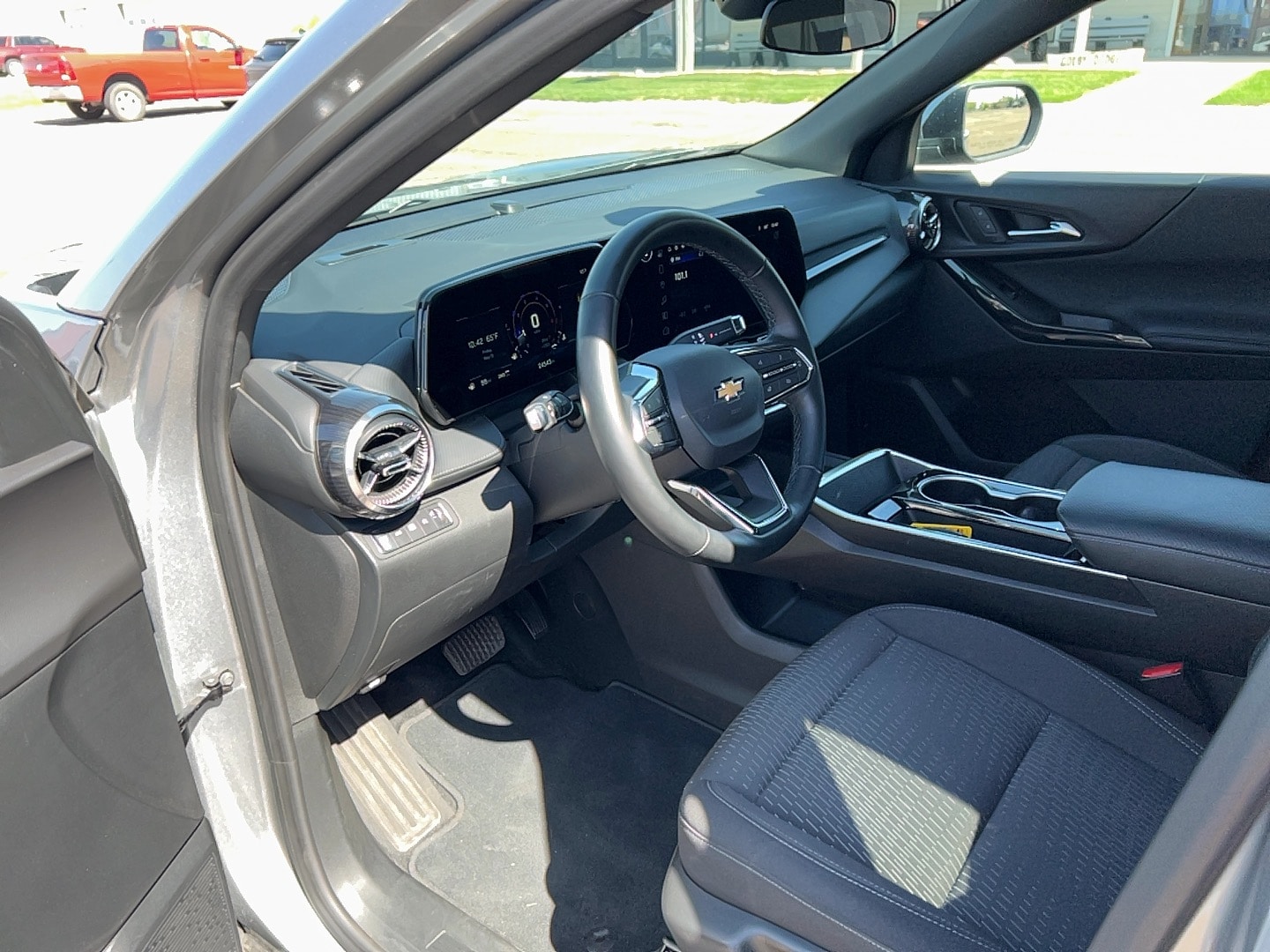 2025 Chevrolet Equinox LT - Photo 15