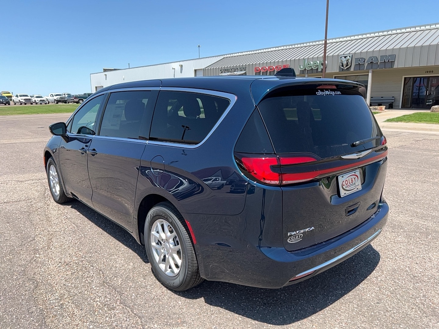 2025 Chrysler Pacifica Select - Photo 7