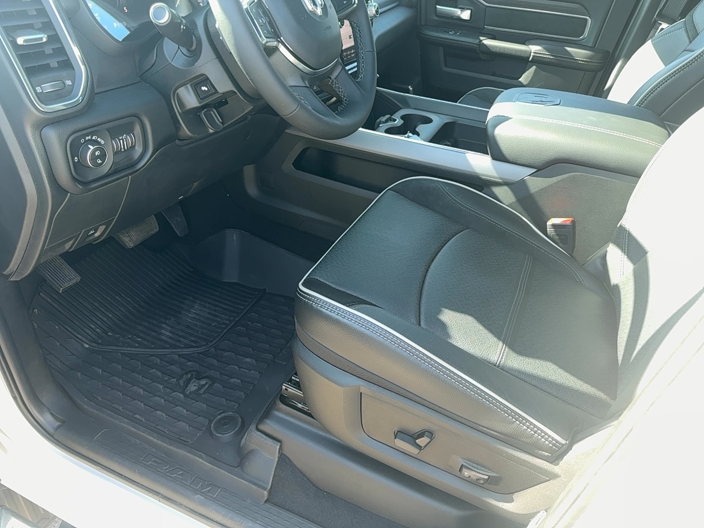 2025 RAM 2500 Laramie - Photo 18