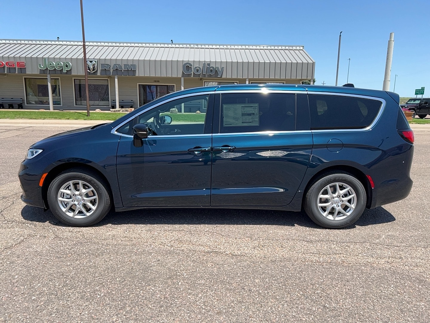 2025 Chrysler Pacifica SELECT