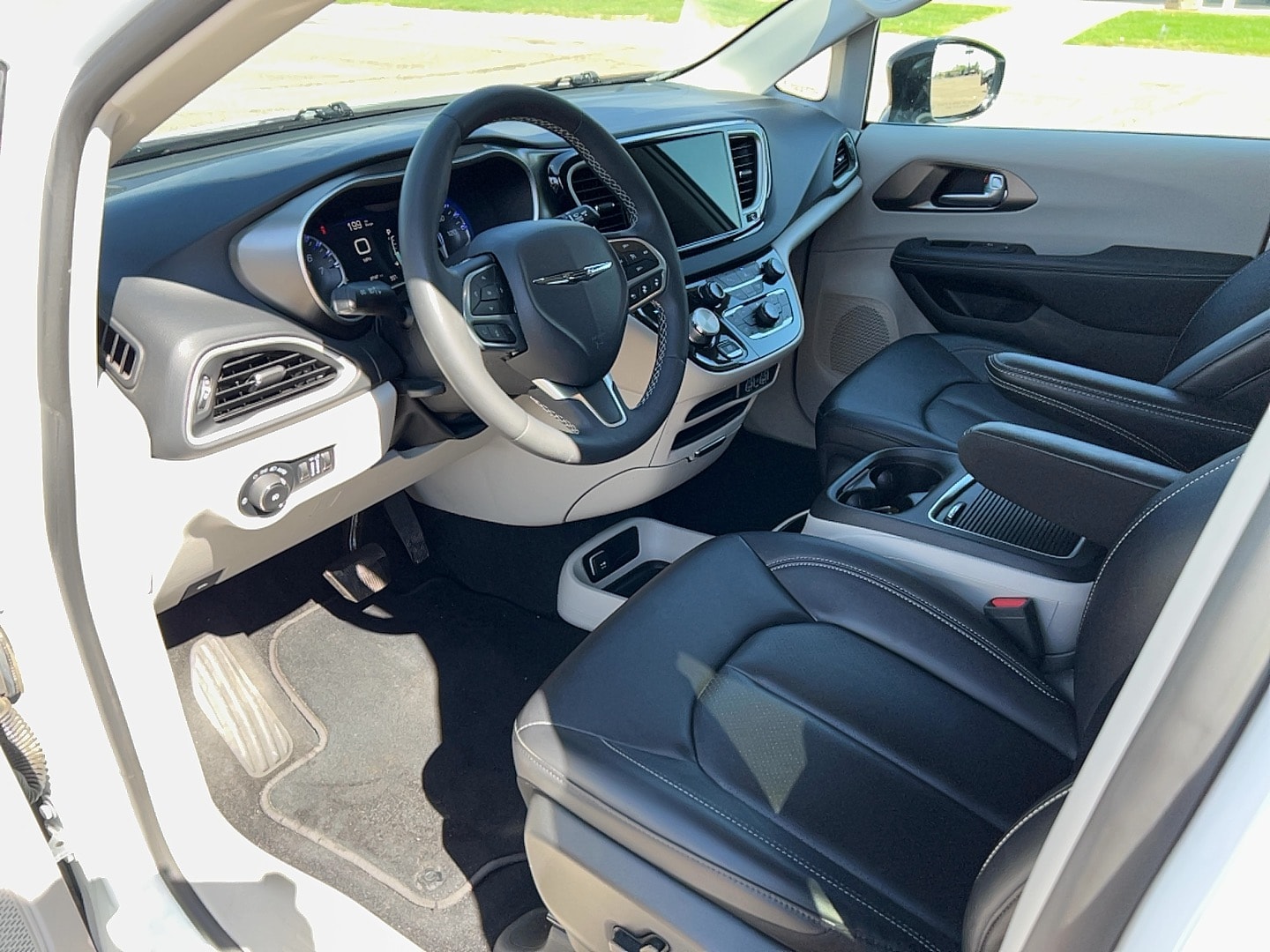 2024 Chrysler Pacifica Touring L - Photo 16