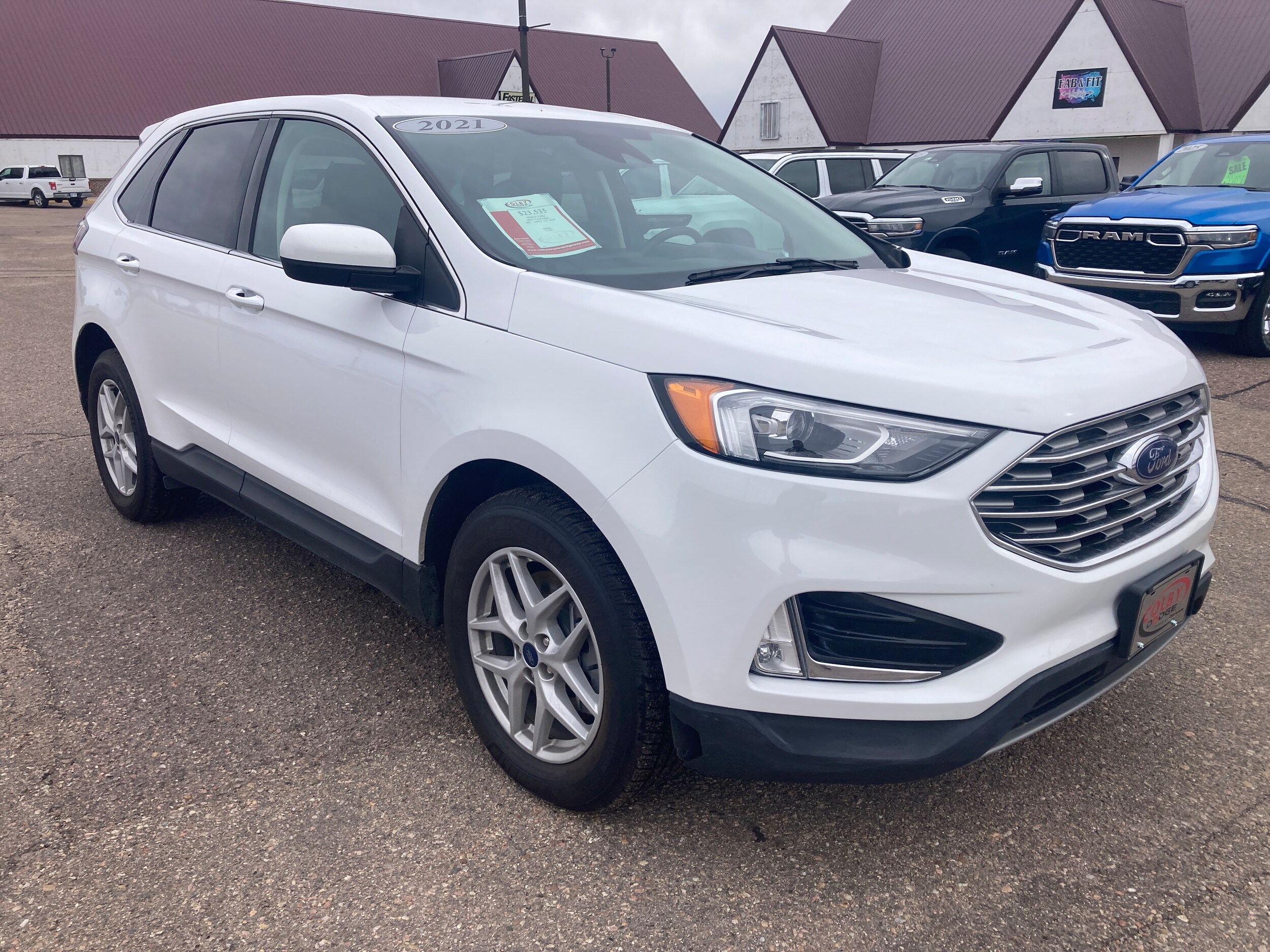 2021 Ford Edge SEL photo 4