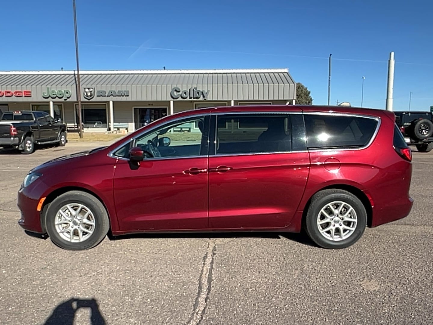 2023 Chrysler Voyager LX