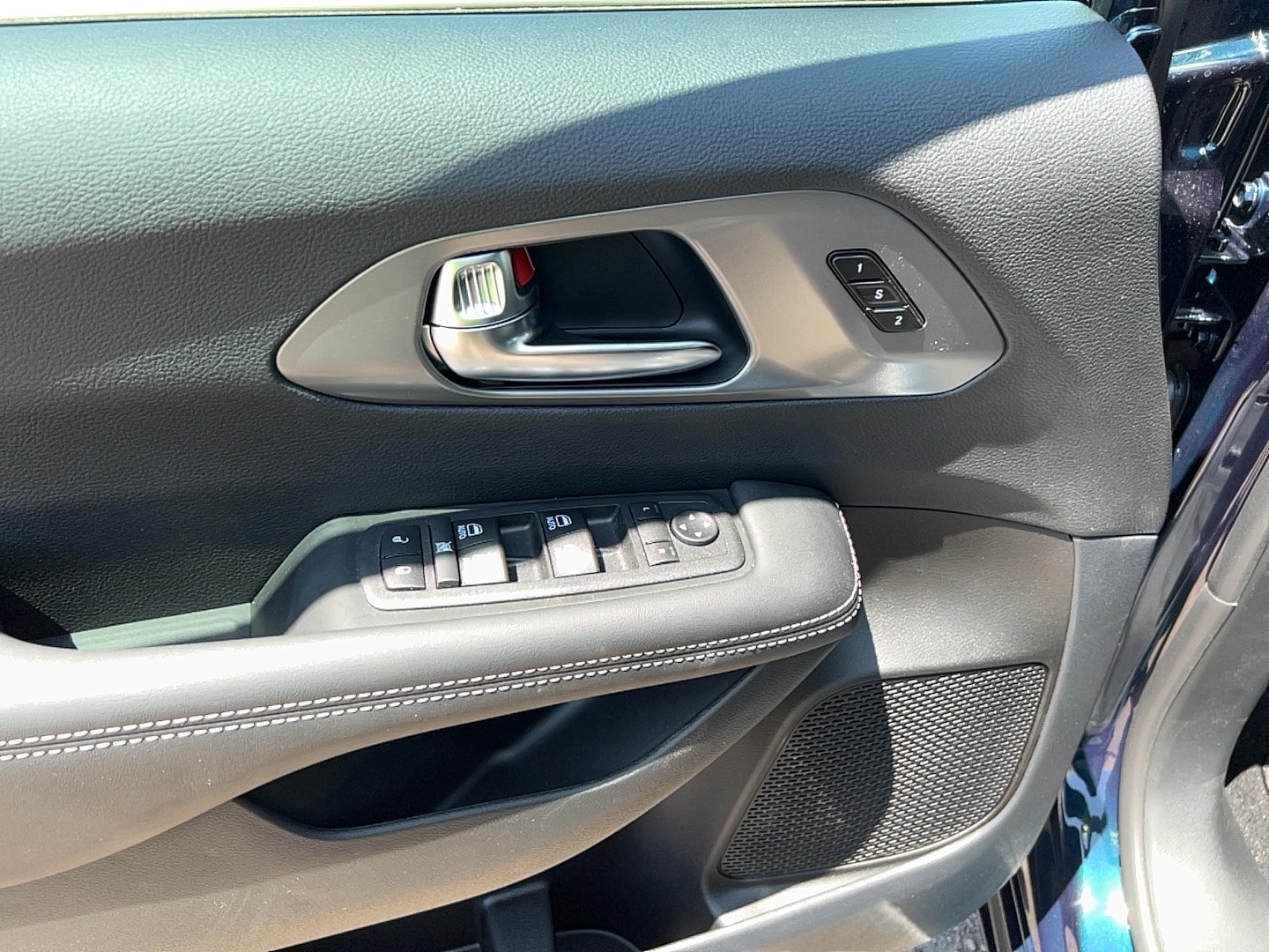 2025 Chrysler Pacifica Select - Photo 12