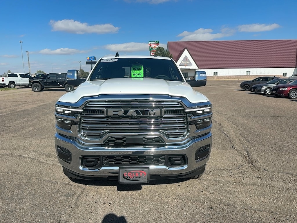 New 2025 Ram 2500 LARAMIE CREW CAB 4X4 8' BOX Pickup