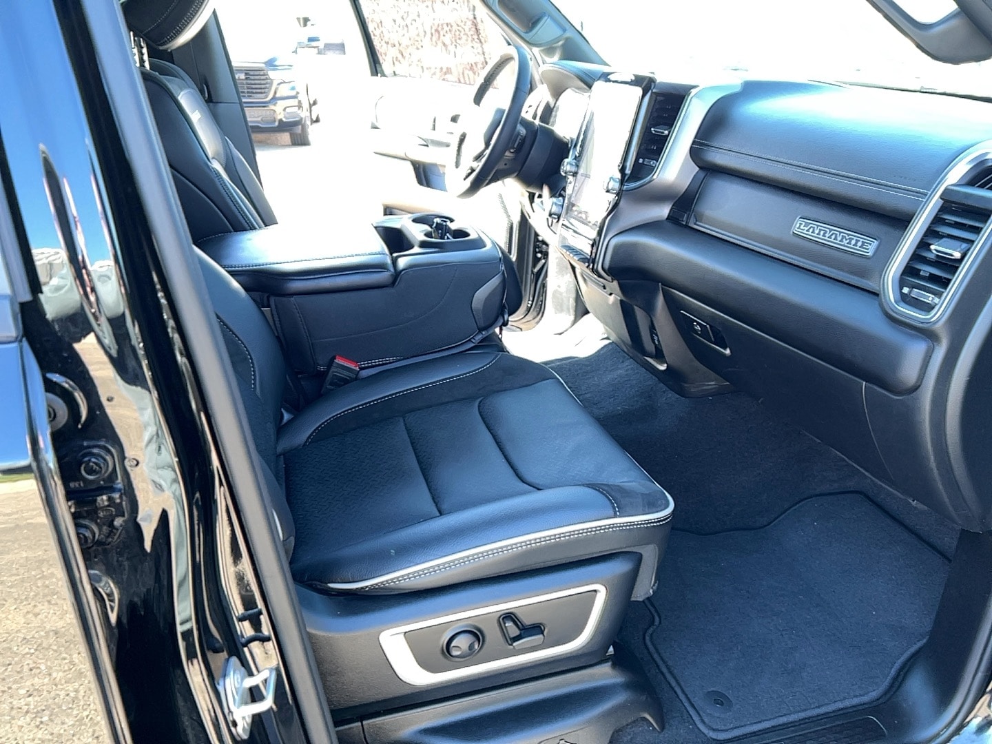 2025 RAM Ram 1500 Pickup Laramie - Photo 18