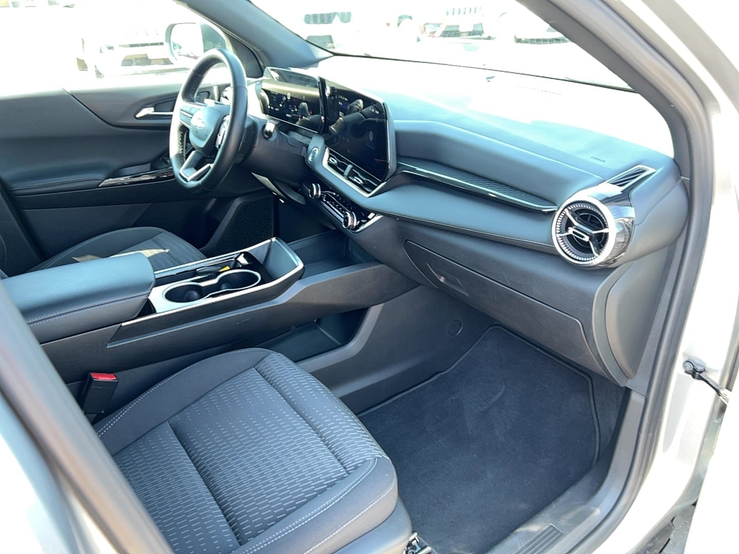 2025 Chevrolet Equinox LT - Photo 18