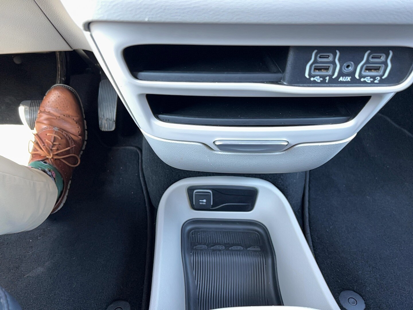 2024 Chrysler Pacifica Touring L - Photo 29