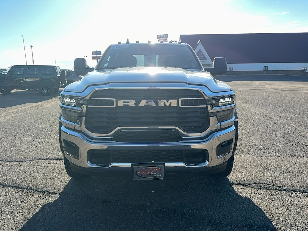 New 2025 Ram 5500 Chassis Cab 5500 TRADESMAN CHASSIS CREW CAB 4X4 84' CA Pickup