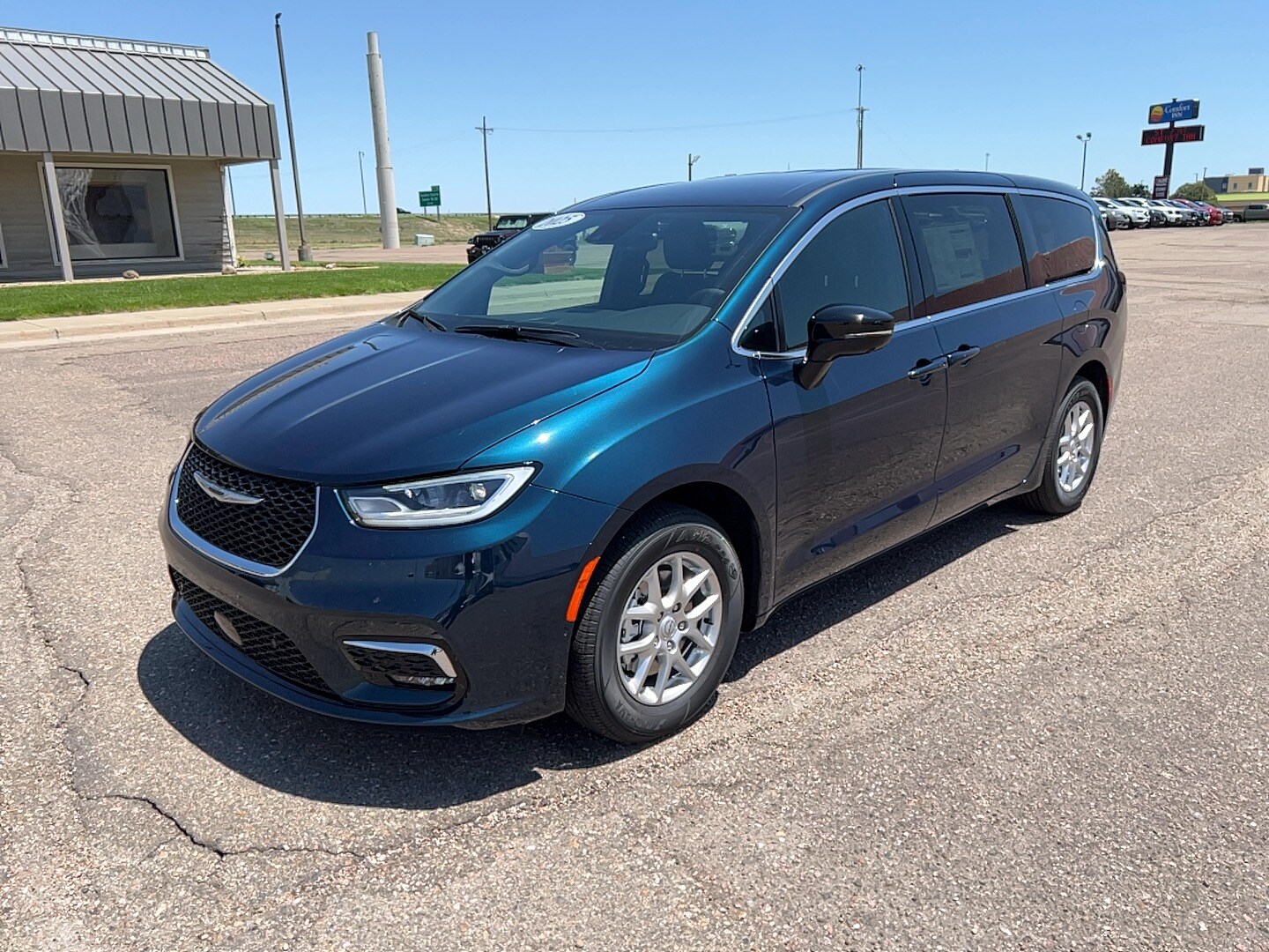 2025 Chrysler Pacifica photo 2