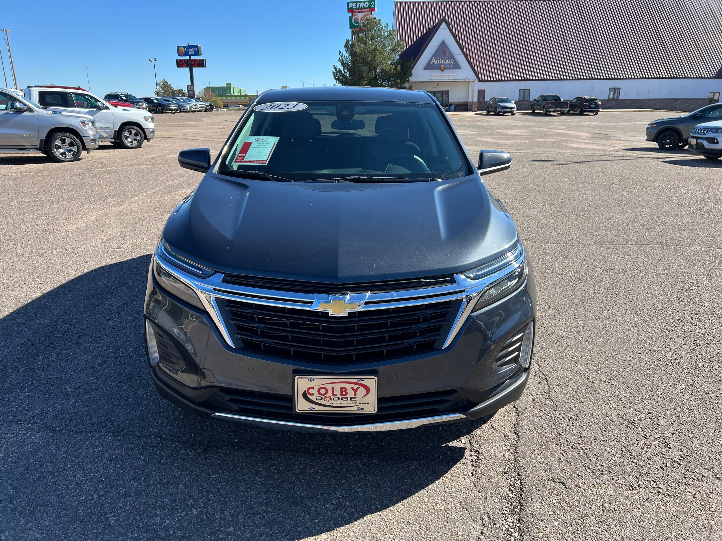 2023 Chevrolet Equinox LT photo 3