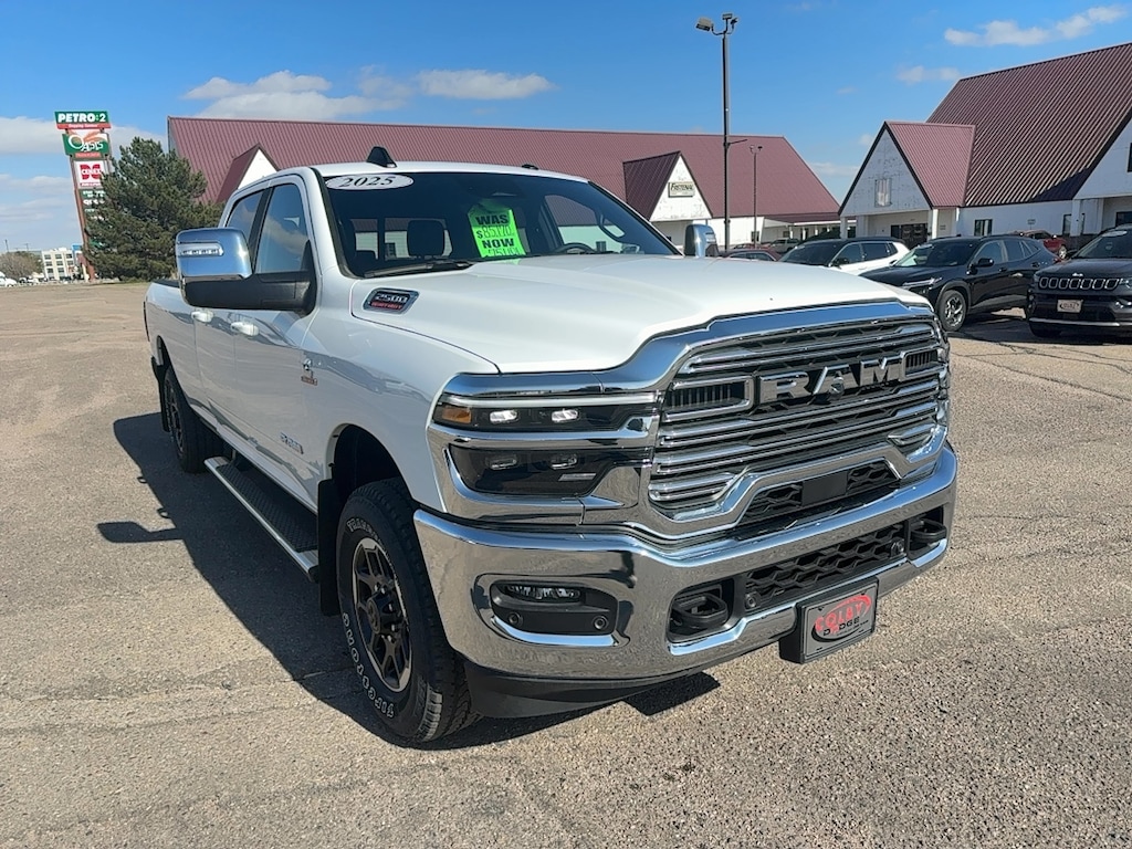 New 2025 Ram 2500 LARAMIE CREW CAB 4X4 8' BOX Pickup