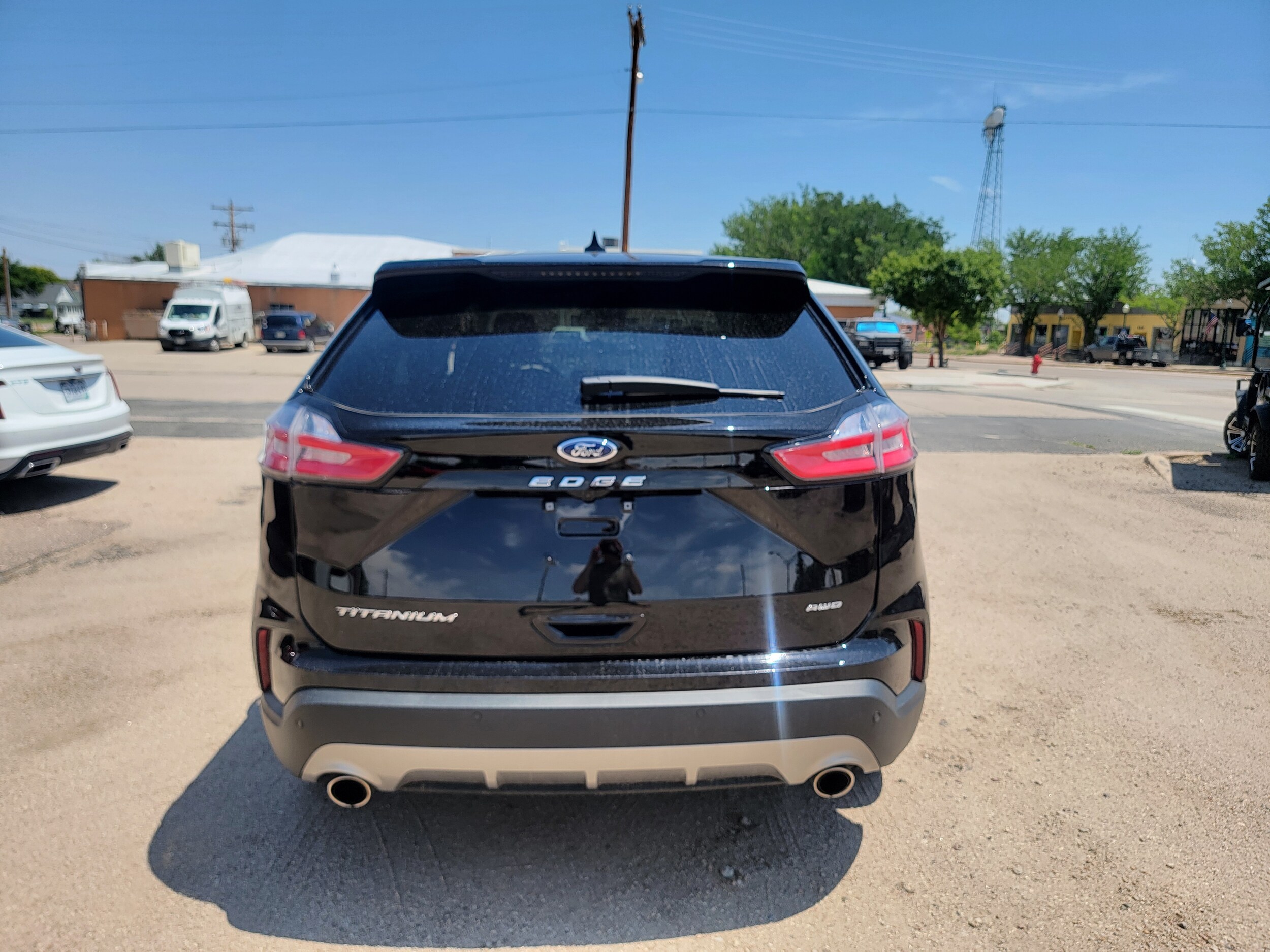 2024 Ford Edge Titanium photo 2