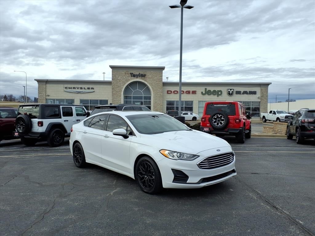 2020 Ford Fusion SE