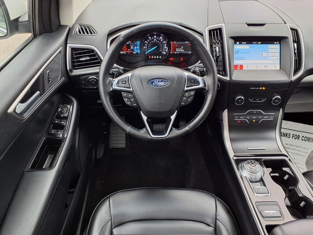 2019 Ford Edge SEL photo 3