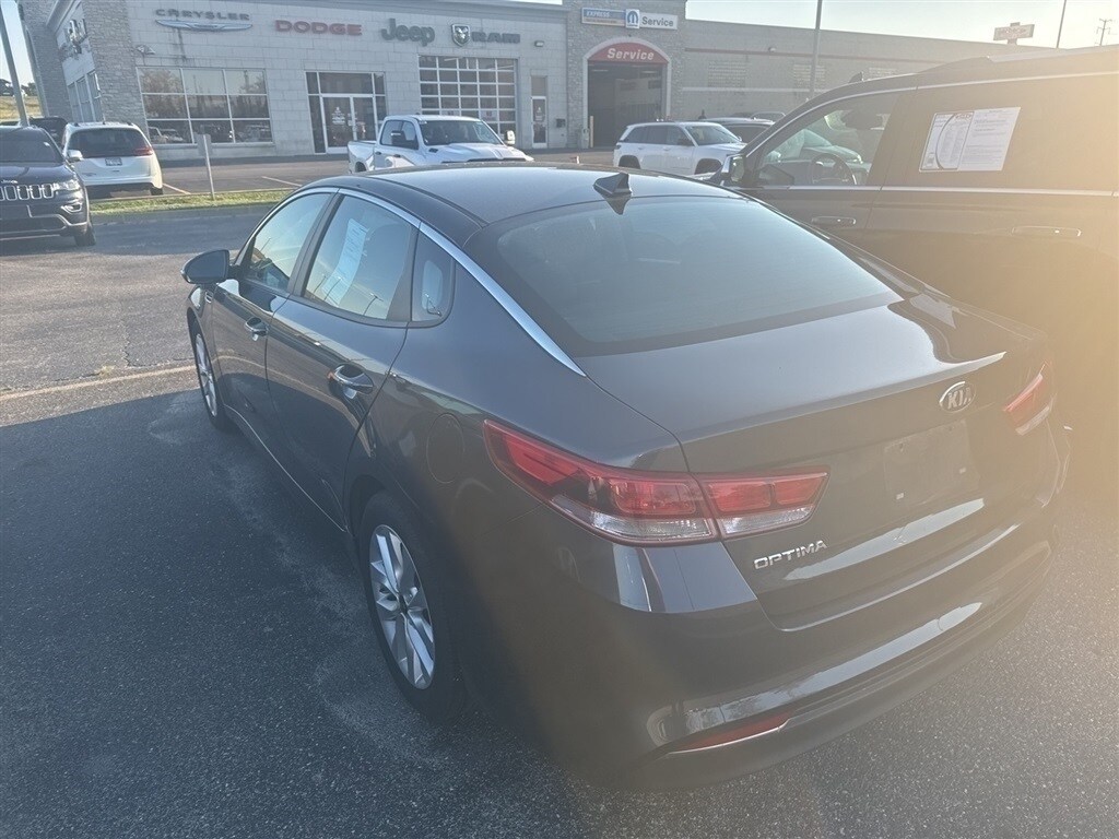 2017 Kia Optima LX photo 4