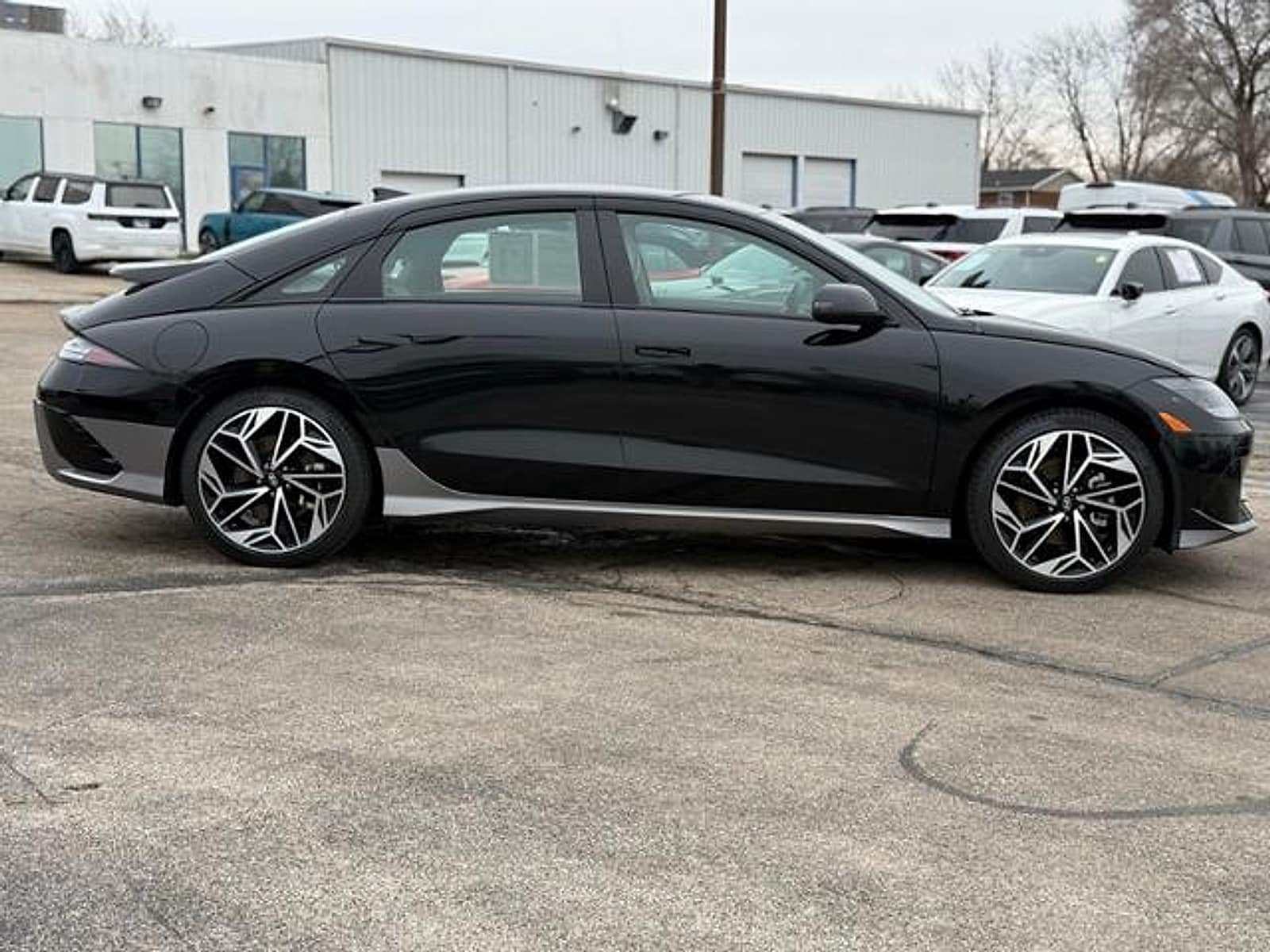 Used 2024 Hyundai IONIQ 6 SEL with VIN KMHM34AC6RA060568 for sale in Manteno, IL