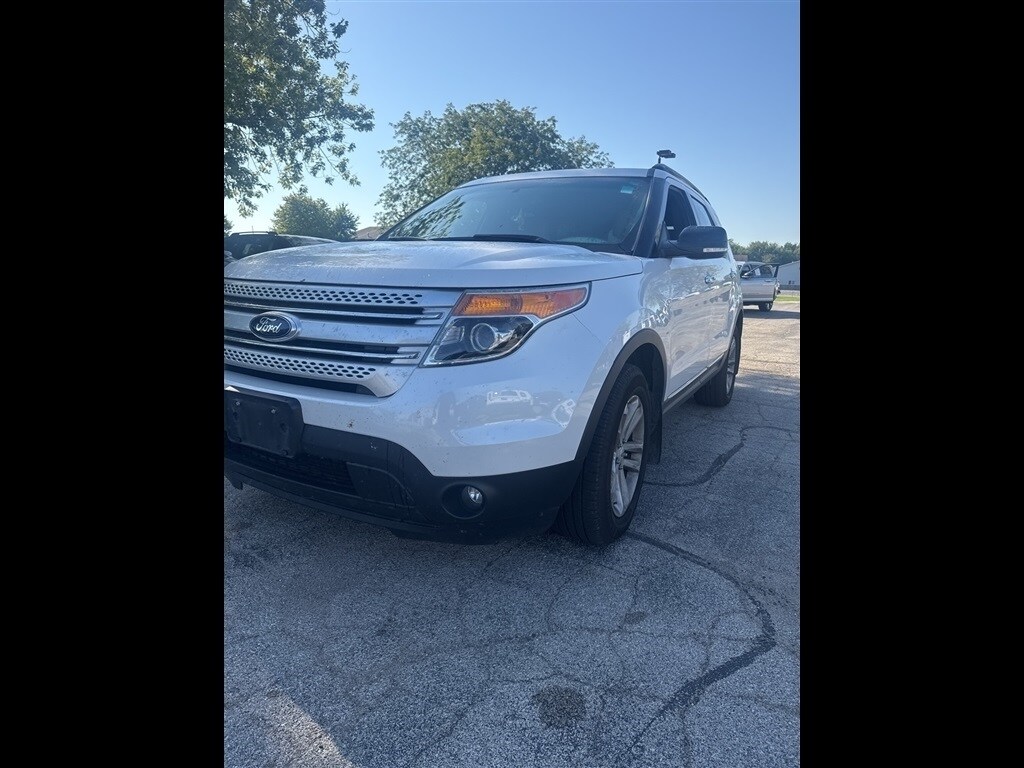 2015 Ford Explorer XLT photo 2