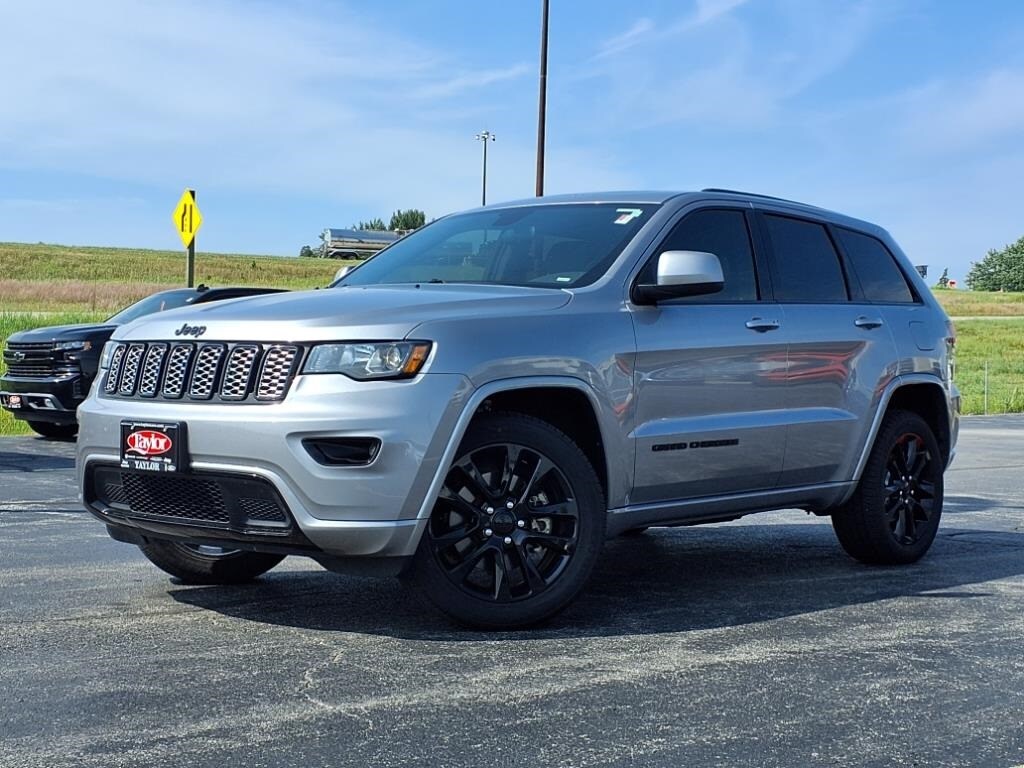 2021 Jeep Grand Cherokee Laredo X photo 2