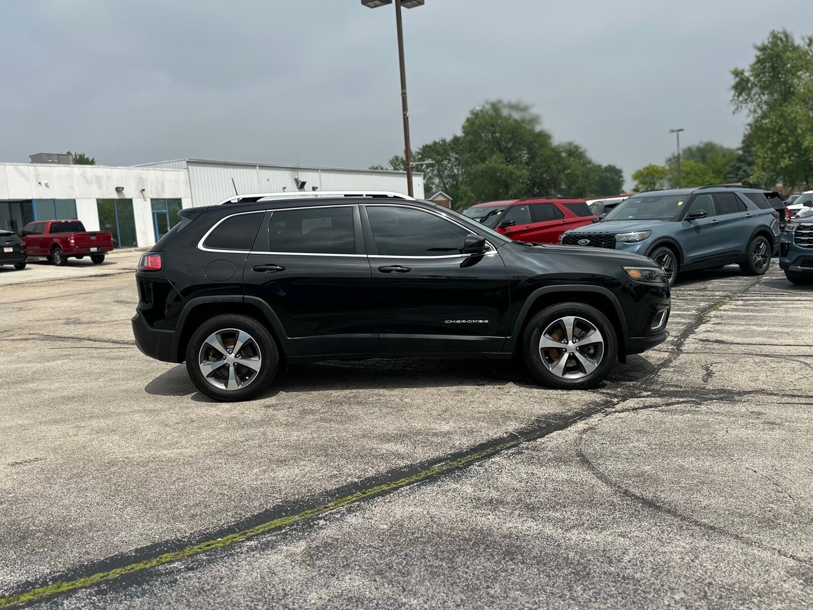Used 2020 Jeep Cherokee Limited with VIN 1C4PJMDX8LD509003 for sale in Manteno, IL