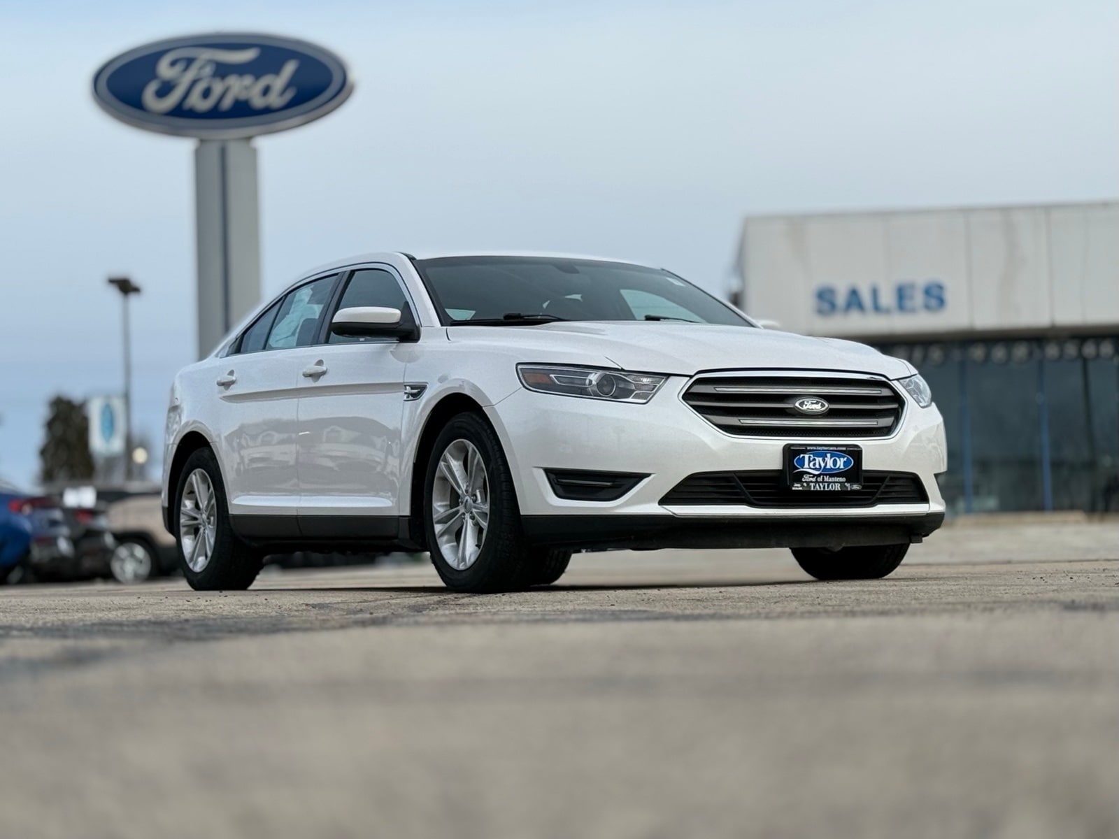 2019 Ford Taurus SEL's photo