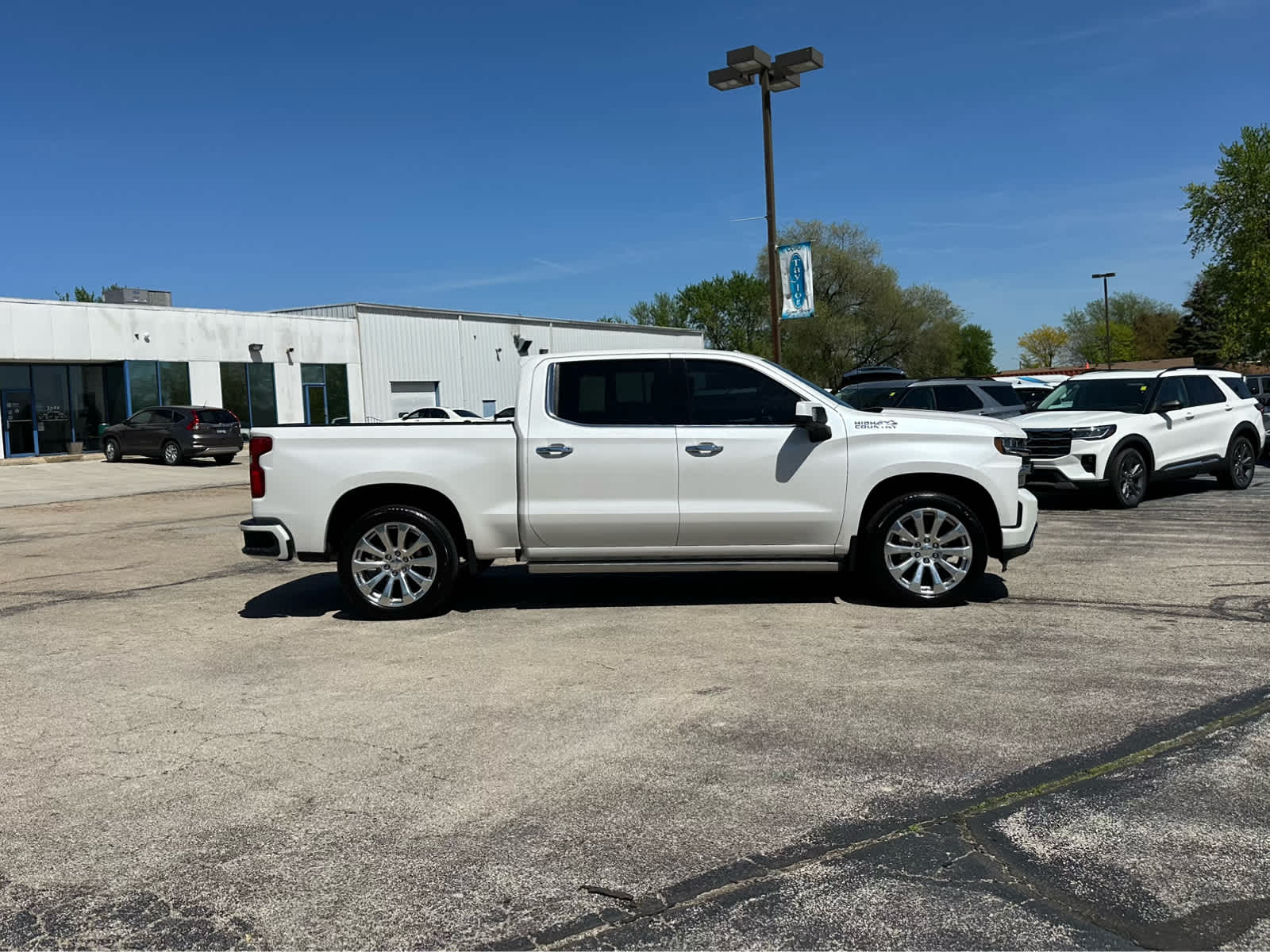 Used 2019 Chevrolet Silverado 1500 High Country with VIN 1GCUYHEL0KZ304648 for sale in Manteno, IL