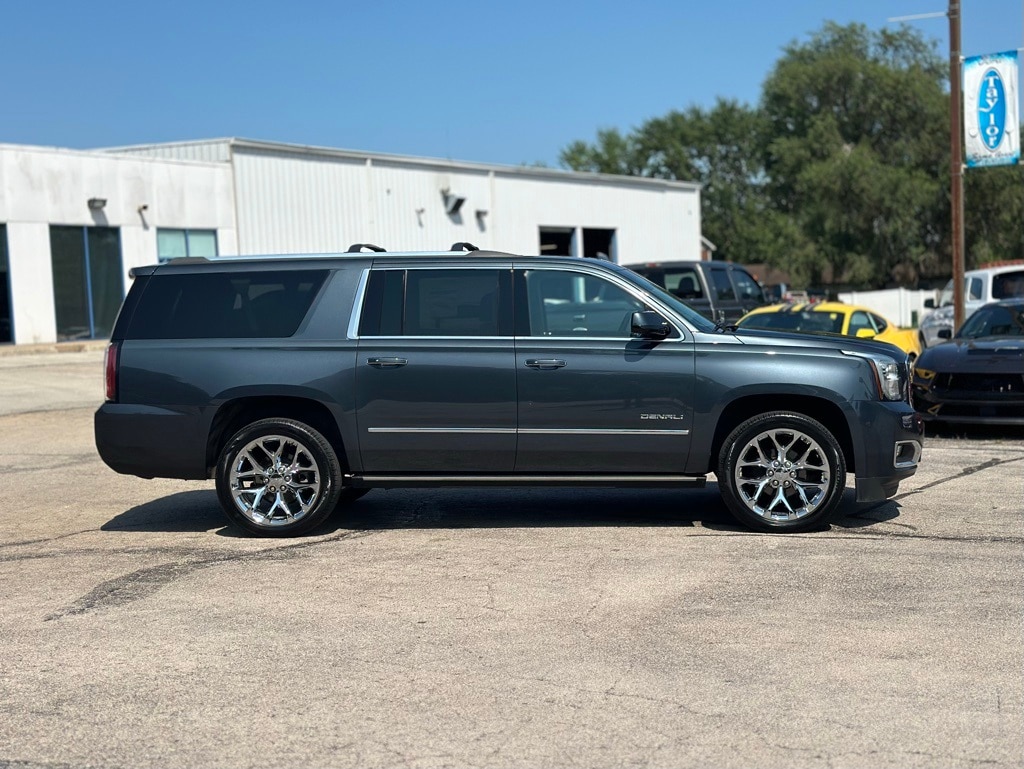 Used 2020 GMC Yukon XL Denali with VIN 1GKS2HKJ3LR132195 for sale in Manteno, IL