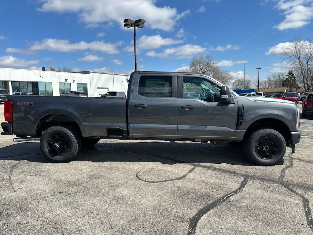 2026 Ford F-350 photo 2