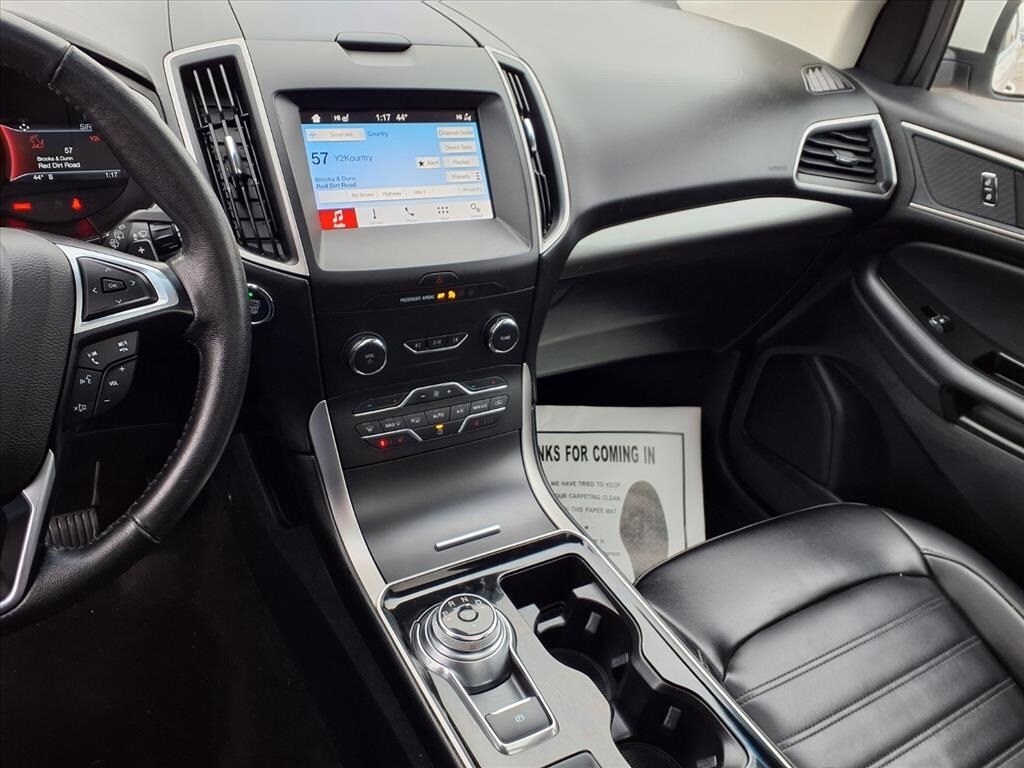 2019 Ford Edge SEL photo 4