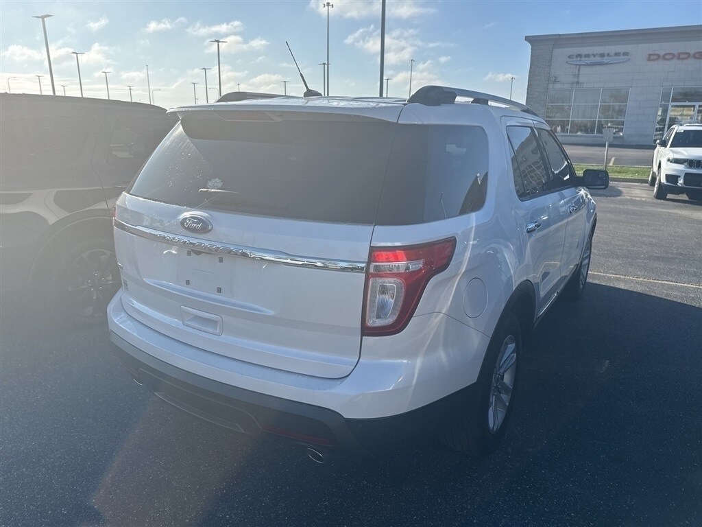 2011 Ford Explorer XLT photo 3
