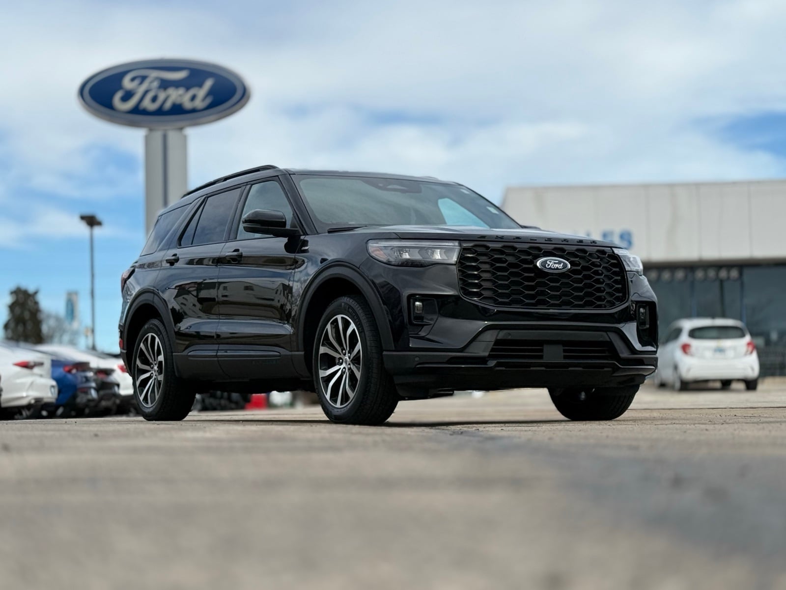 2025 Ford Explorer ST Line's photo
