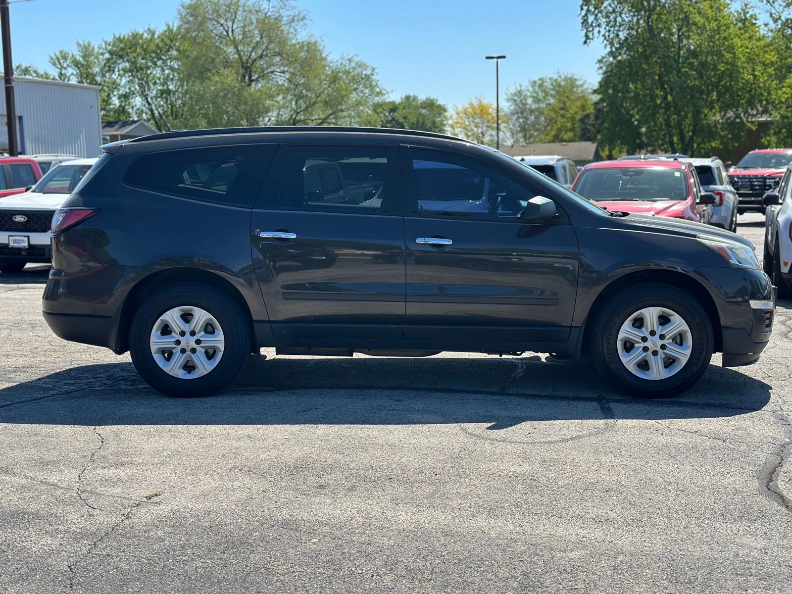 Used 2017 Chevrolet Traverse LS with VIN 1GNKVFED6HJ145873 for sale in Manteno, IL