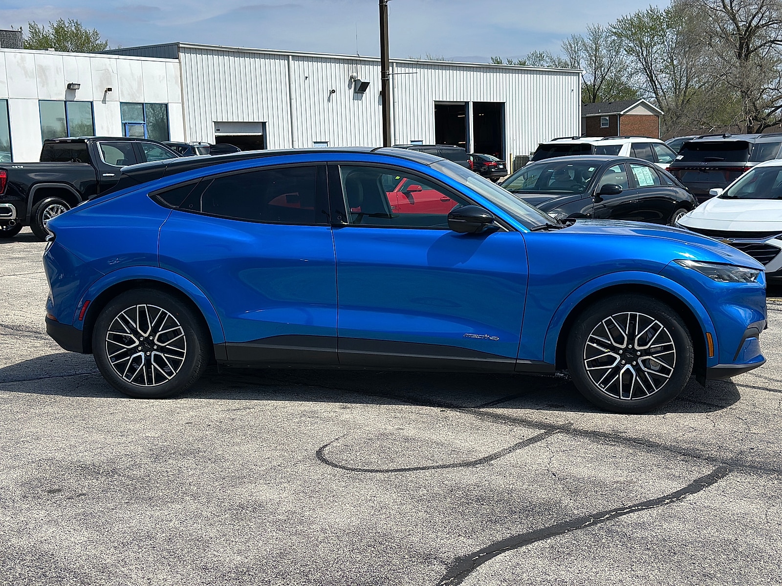 2025 Ford Mustang Mach-E Premium - Photo 2