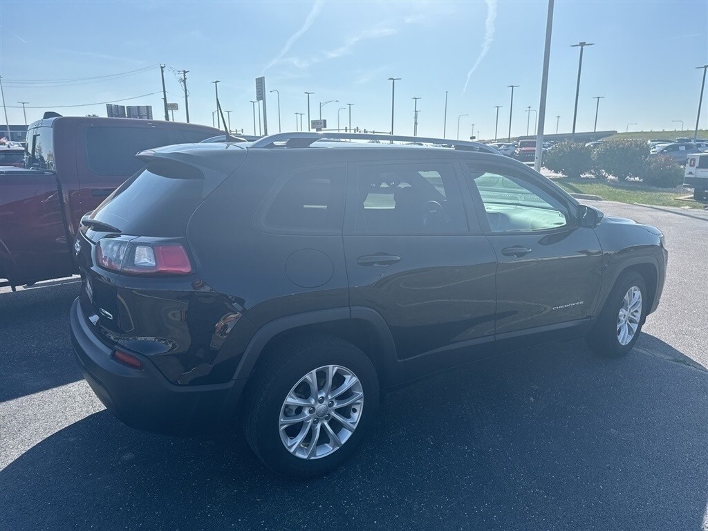 2021 Jeep Cherokee Latitude photo 2