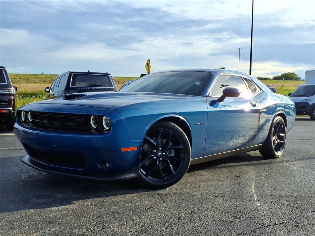 2022 Dodge Challenger R/T photo 3