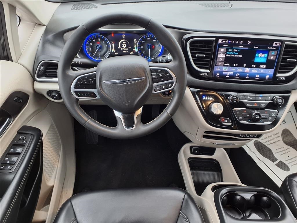 Used 2023 Chrysler Pacifica Touring L Minivan/Van