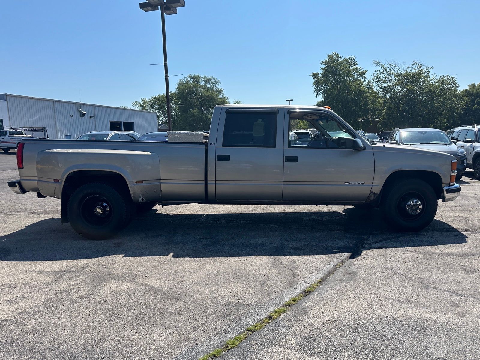 Used 1999 Chevrolet C3500 CHEYENNE with VIN 1GCHC33J7XF074782 for sale in Manteno, IL