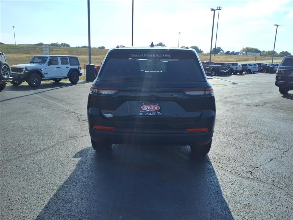 2024 Jeep Grand Cherokee Altitude X photo 2