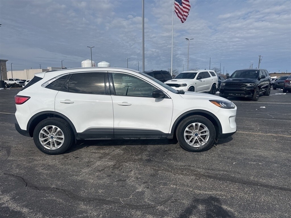 2022 Ford Escape SE photo 3