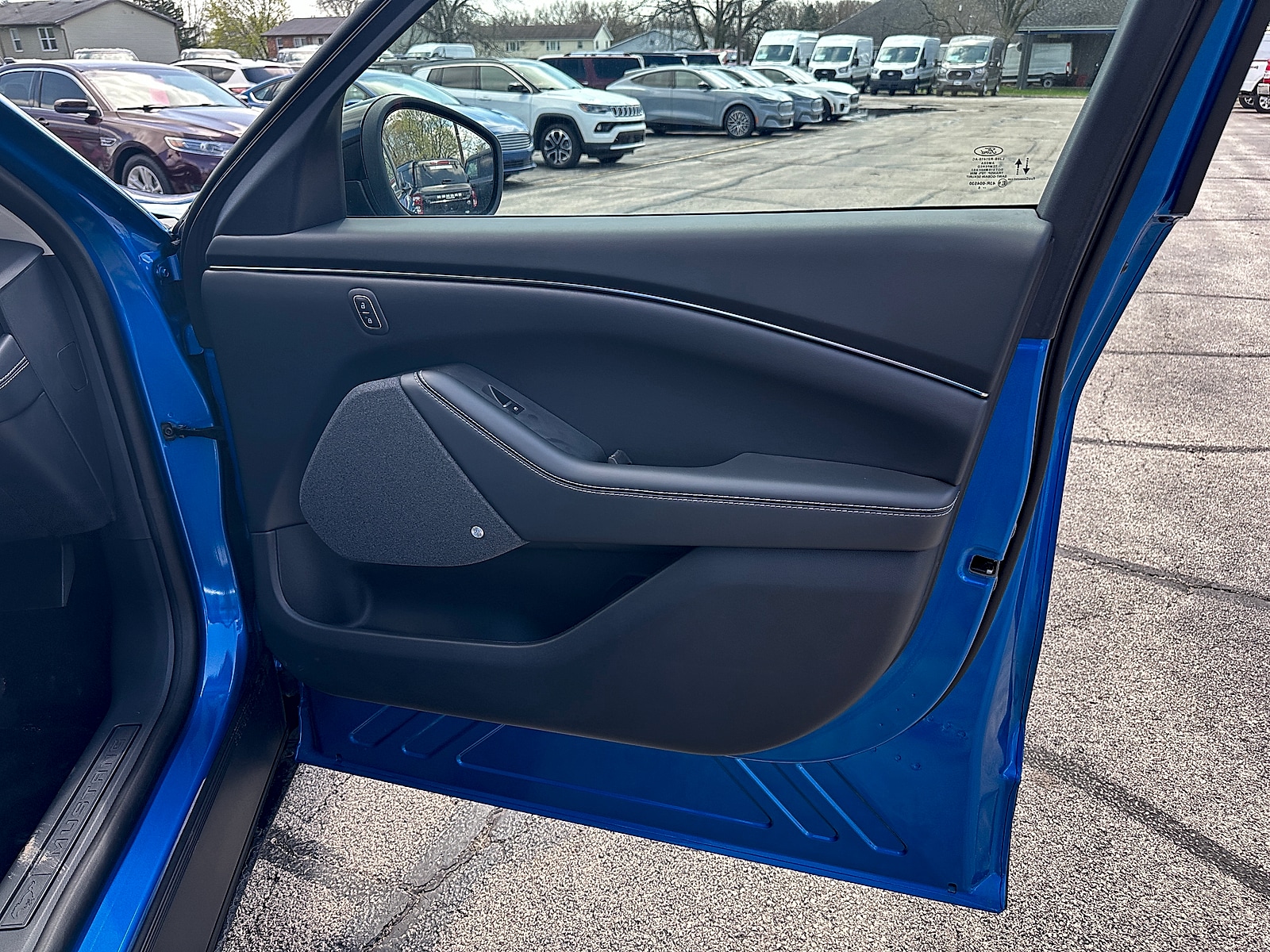2025 Ford Mustang Mach-E Premium - Photo 31